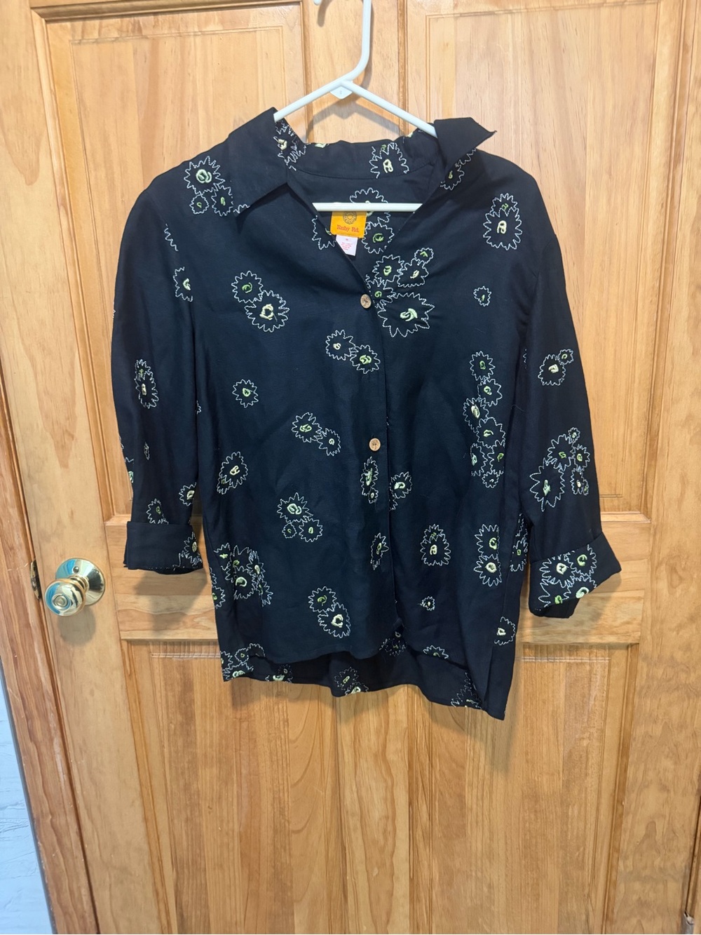 Ruby Rd. Linen Blend Embroidered Floral Button Up Shirt Size 10